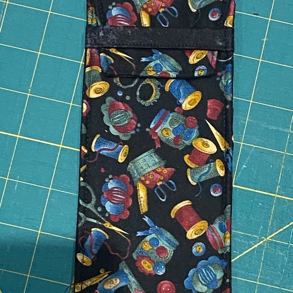 1 New Rotary Cutter Case Holder Pouch Travel Bag Handmade Sewing Themed Fabric - Picture 11 of 12